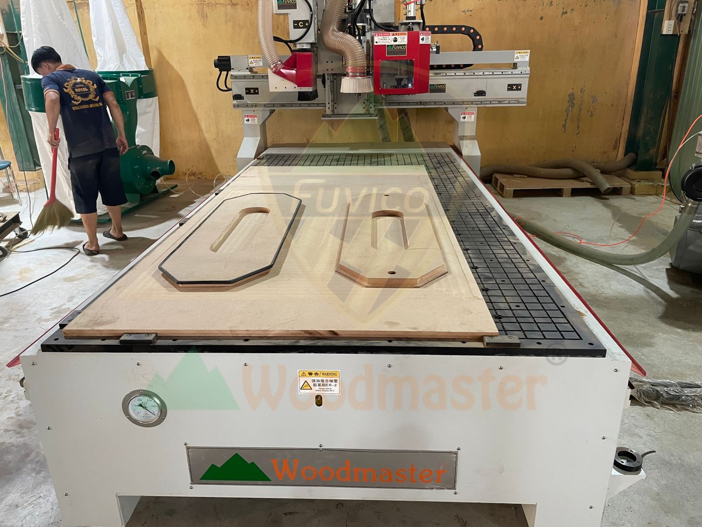MÁY PHAY CNC TRUNG TÂM + TRỤC CƯA XOAY 5 TRỤC 11068