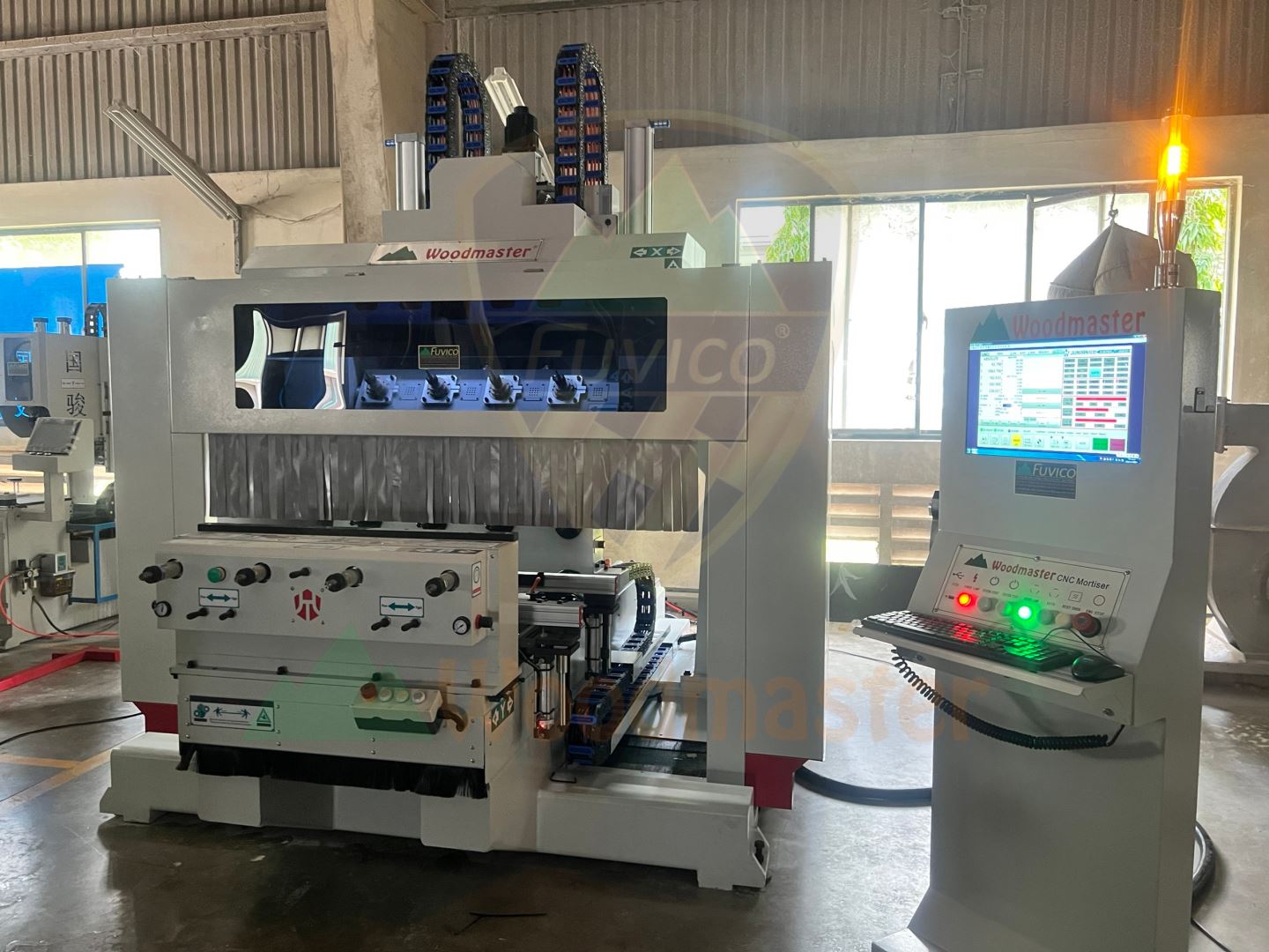 MÁY PHAY CNC 4 TRỤC 16 DAO KẸP XOAY 360 ĐỘ GIA CÔNG CHÂN BÀN GHẾ 11058