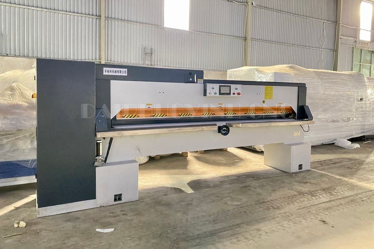 MÁY XÉN VENEER TỰ ĐỘNG 3.1M 8350