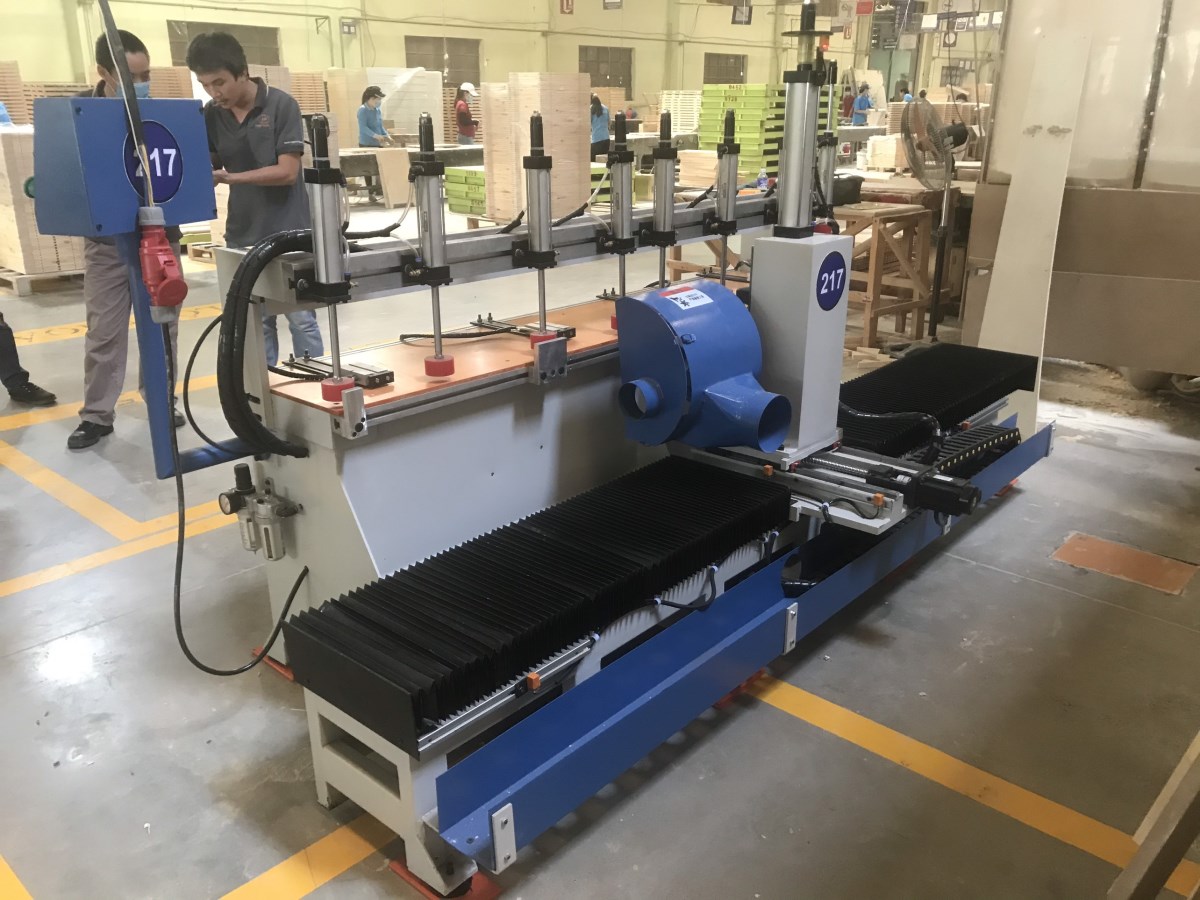 MÁY PHAY RÃNH LẮP THANG GIƯỜNG CNC 5243