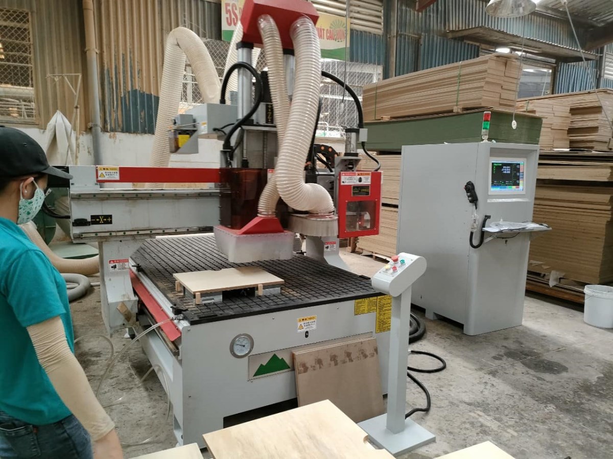 MÁY CNC TRUNG TÂM 2.5D KHOAN 5 MẶT THAY DAO TỰ ĐỘNG 5521