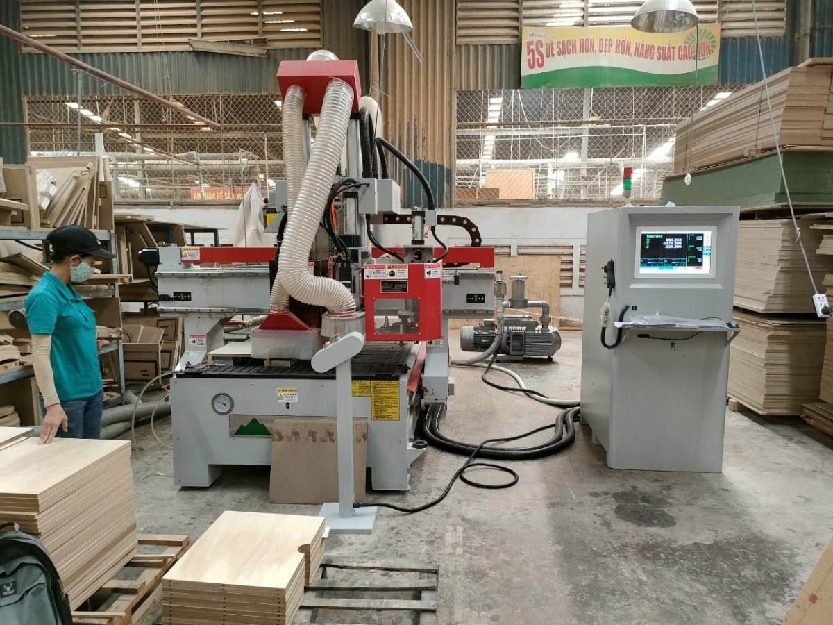 MÁY CNC TRUNG TÂM 2.5D KHOAN 5 MẶT THAY DAO TỰ ĐỘNG 5522
