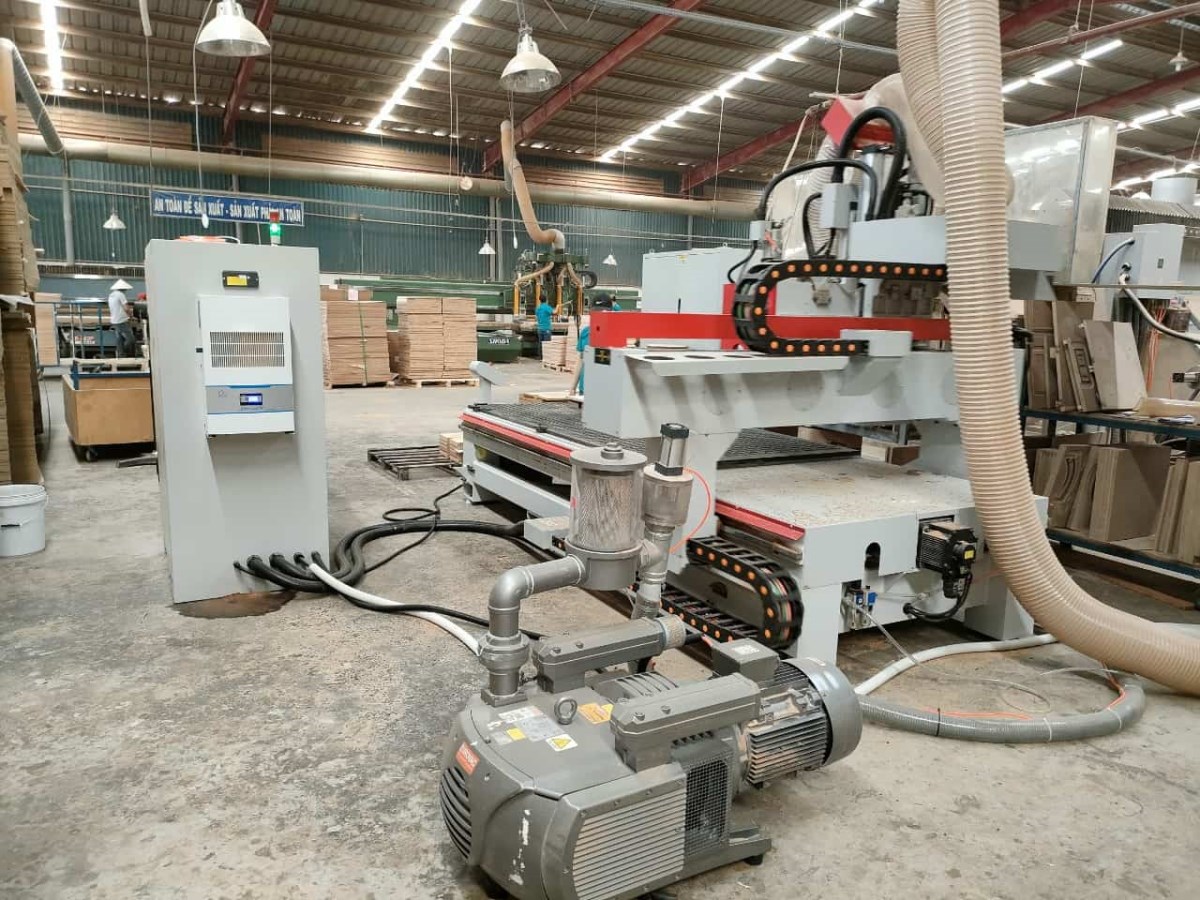 MÁY CNC TRUNG TÂM 2.5D KHOAN 5 MẶT THAY DAO TỰ ĐỘNG 5523