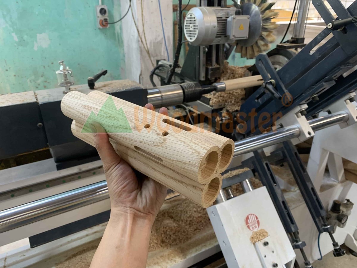 MÁY TIỆN GỖ CNC TỰ ĐỘNG NẠP PHÔI ( tiện và chạy rãnh xoắn ) 5528