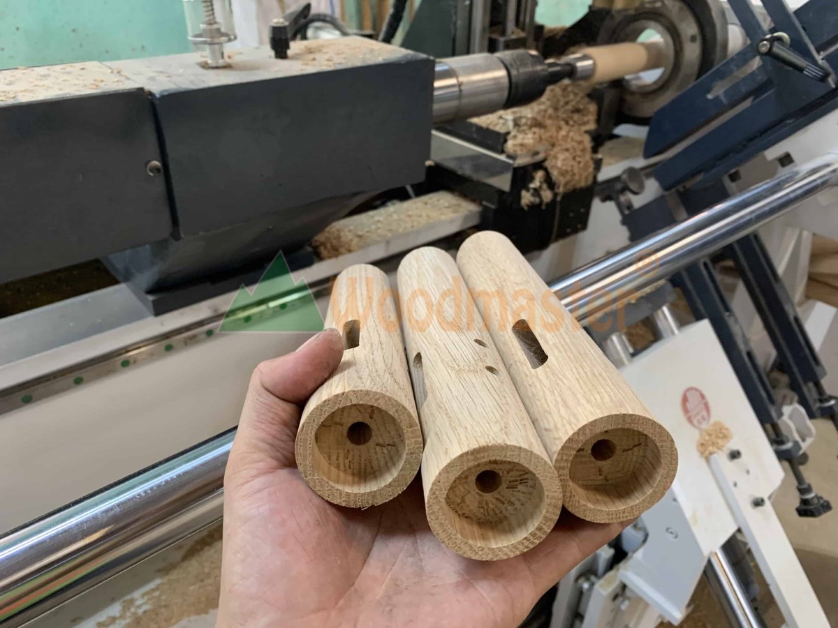 MÁY TIỆN GỖ CNC TỰ ĐỘNG NẠP PHÔI ( tiện và chạy rãnh xoắn ) 5530