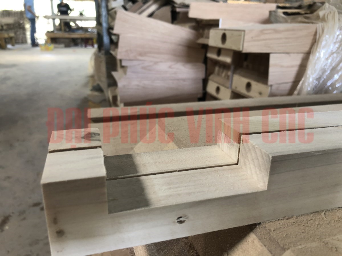 MÁY PHAY RÃNH LẮP THANG GIƯỜNG CNC 5753