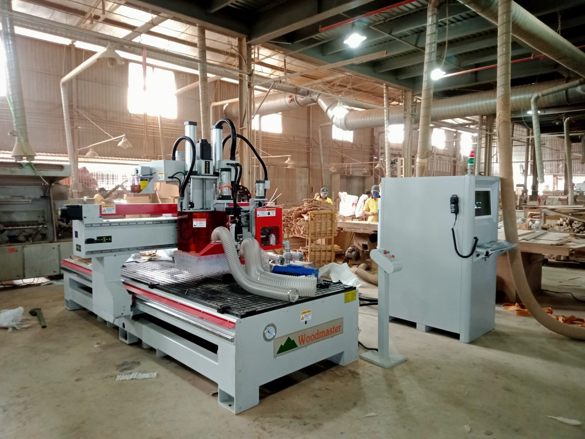 MÁY CNC TRUNG TÂM 2.5D KHOAN 5 MẶT THAY DAO TỰ ĐỘNG 780