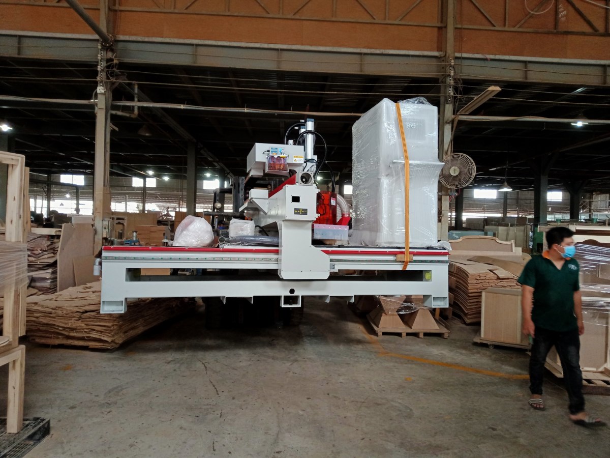 MÁY CNC TRUNG TÂM 2.5D KHOAN 5 MẶT THAY DAO TỰ ĐỘNG 782