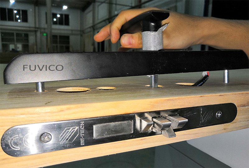 MÁY CNC GIA CÔNG Ổ KHÓA VÀ BẢN LỀ CỬA FULL AUTO 4891