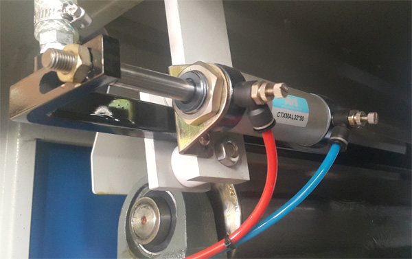 MÁY CHÀ NHÁM THÙNG VENEER KHỔ 1300MM 5093