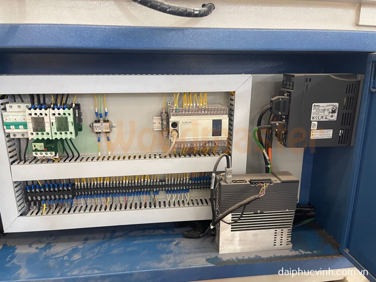 MÁY PHAY RÃNH LẮP THANG GIƯỜNG CNC 8977
