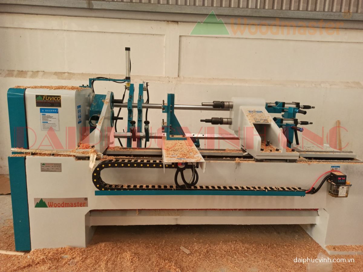Máy tiện gỗ CNC 2 trục nạp phôi làm việc đồng thời WM-1500A2 8278
