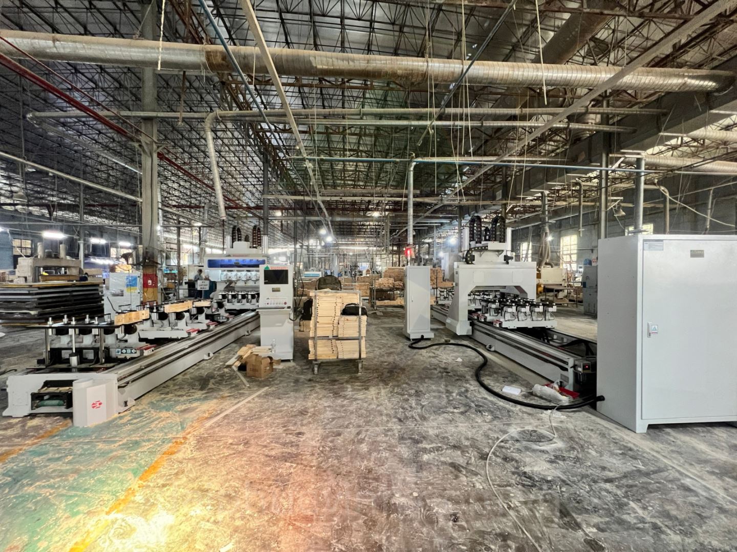 MÁY PHAY CNC 4 TRỤC 16 DAO KẸP XOAY 180 ĐỘ làm mộng âm dương bàn 6 mét 11342