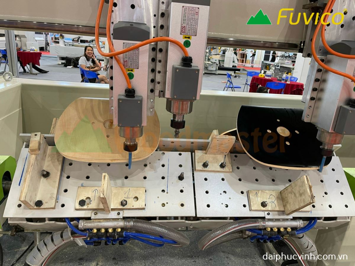 Máy CNC 3D 4 Axis 2 2 bàn 2 trục dao cắt ván ép cong Plywood 9336