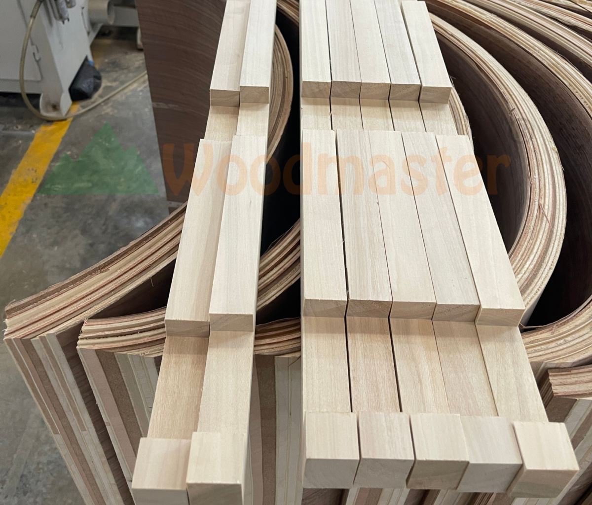 MÁY PHAY RÃNH LẮP THANG GIƯỜNG CNC 8979