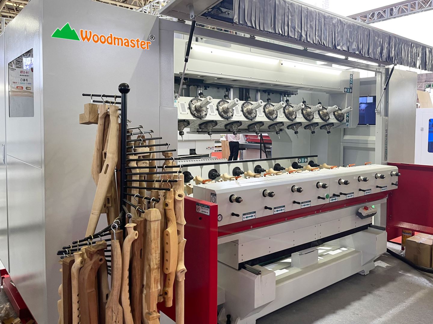 Máy phay khoan Cnc 8 trục 32 dao kẹp chống tâm xoay 360 độ WM-8x4CNC/JR 11313