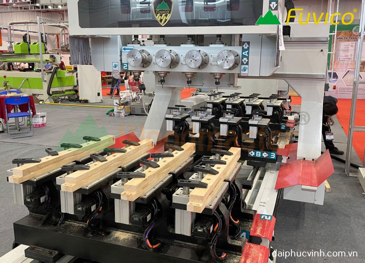 MÁY PHAY CNC 4 TRỤC 16 DAO KẸP XOAY 180 ĐỘ làm mộng âm dương bàn 6 mét 9357