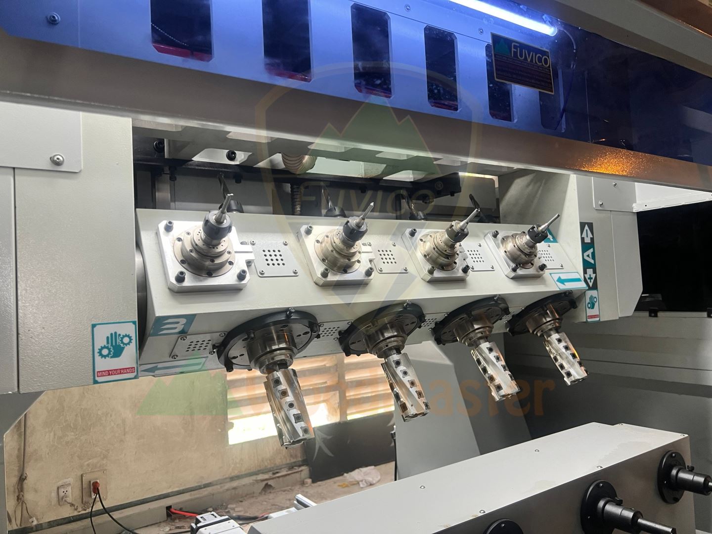 MÁY PHAY CNC 4 TRỤC 16 DAO KẸP XOAY 360 ĐỘ GIA CÔNG CHÂN BÀN GHẾ 11060