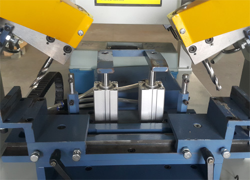 Máy khoan cấy ốc lưng tựa ghế CNC 349
