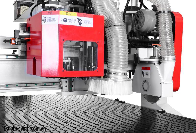 MÁY CNC TRUNG TÂM THAY DAO TỰ ĐỘNG + TRỤC CƯA ĐA HƯỚNG WM-1325RS 77